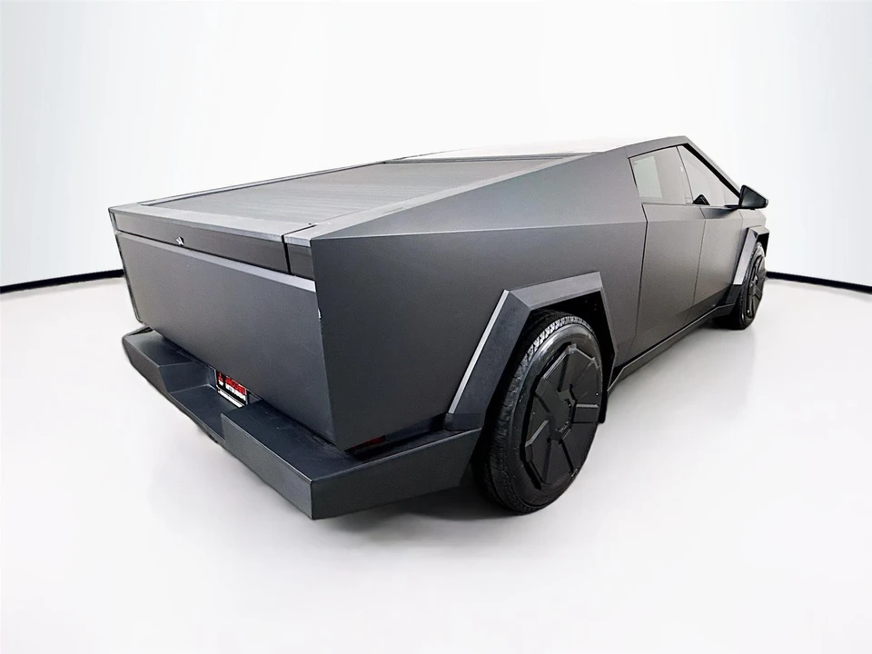 2024 Tesla Cybertruck - Image 30 of 31