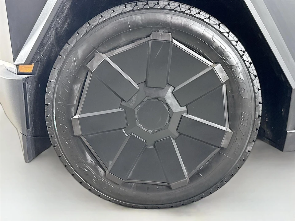 2024 Tesla Cybertruck - Image 23 of 31