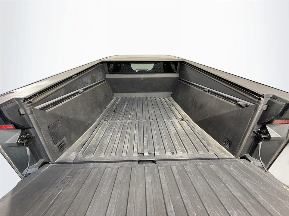2024 Tesla Cybertruck - Image 14 of 31