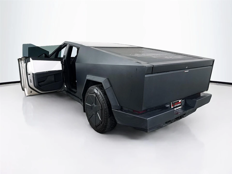 2024 Tesla Cybertruck - Image 18 of 18
