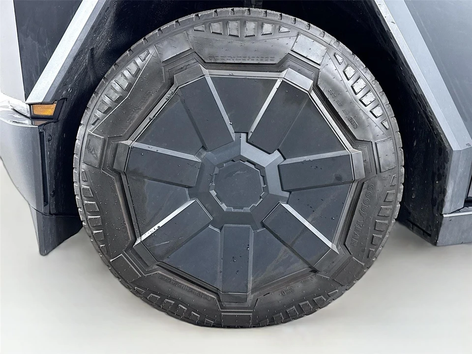 2024 Tesla Cybertruck - Image 13 of 18