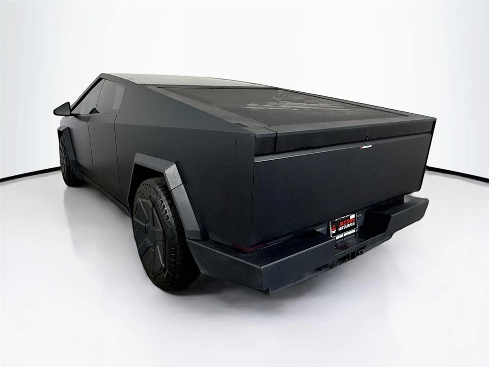 2024 Tesla Cybertruck - Image 12 of 18