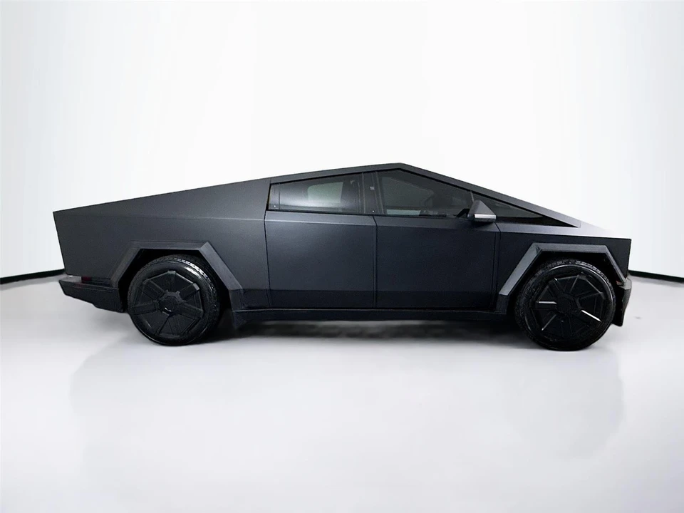 2024 Tesla Cybertruck - Image 25 of 31