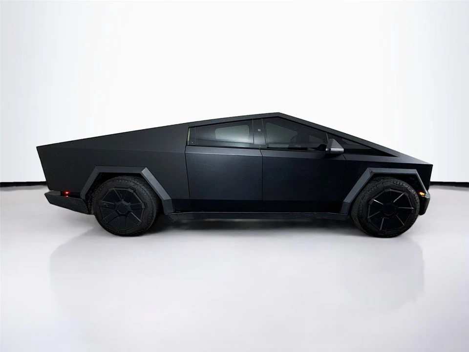 2024 Tesla Cybertruck - Image 14 of 18