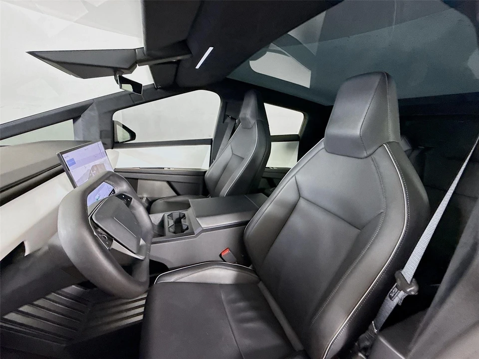 2024 Tesla Cybertruck - Image 2 of 18