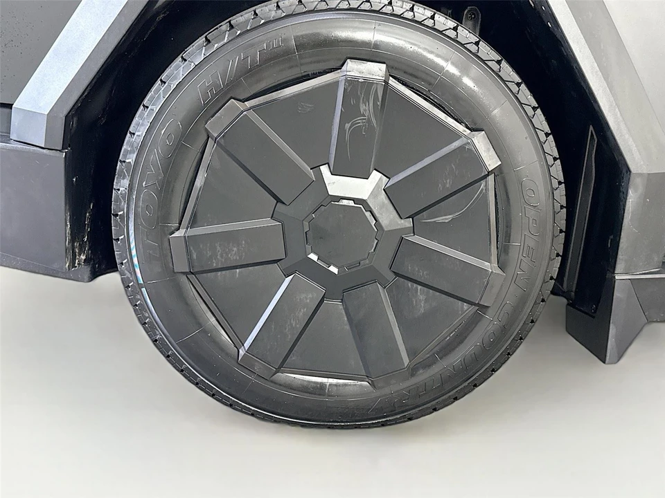 2024 Tesla Cybertruck - Image 28 of 31