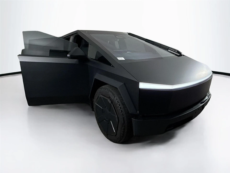 2024 Tesla Cybertruck - Image 17 of 18