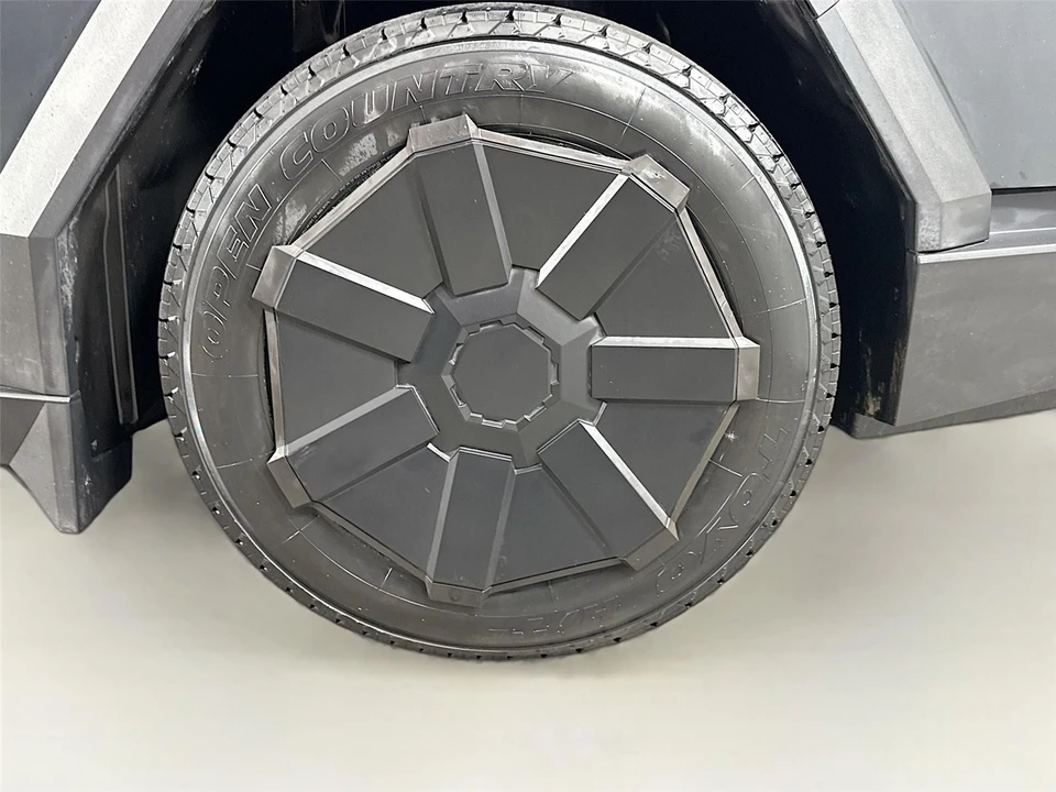 2024 Tesla Cybertruck - Image 24 of 31