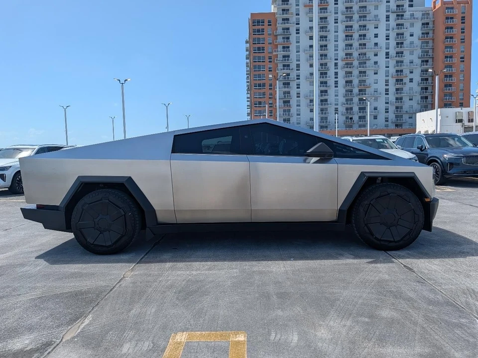 2024 Tesla Cybertruck - Image 4 of 21