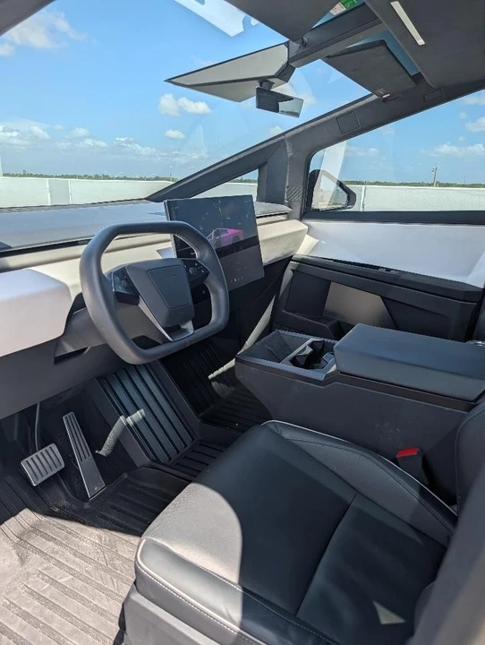 2024 Tesla Cybertruck - Image 18 of 21