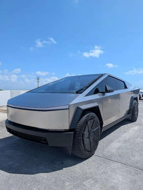 2024 Tesla Cybertruck - Image 13 of 21