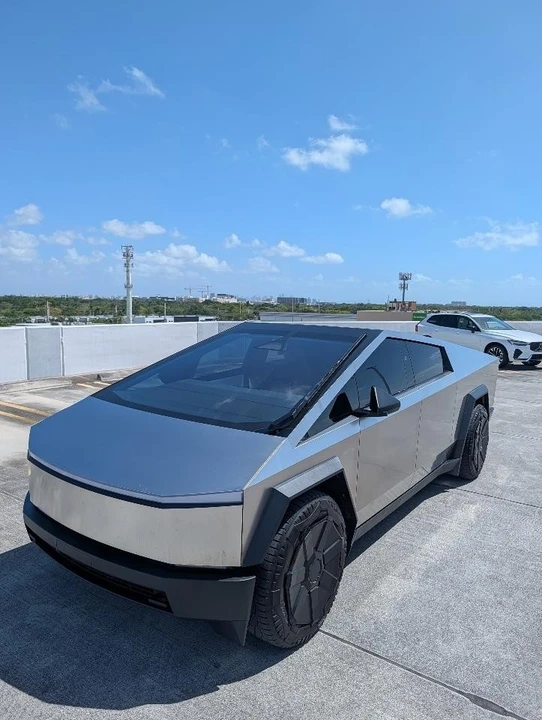 2024 Tesla Cybertruck - Image 14 of 21