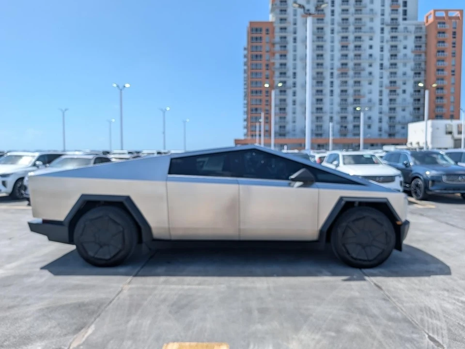 2024 Tesla Cybertruck - Image 5 of 21