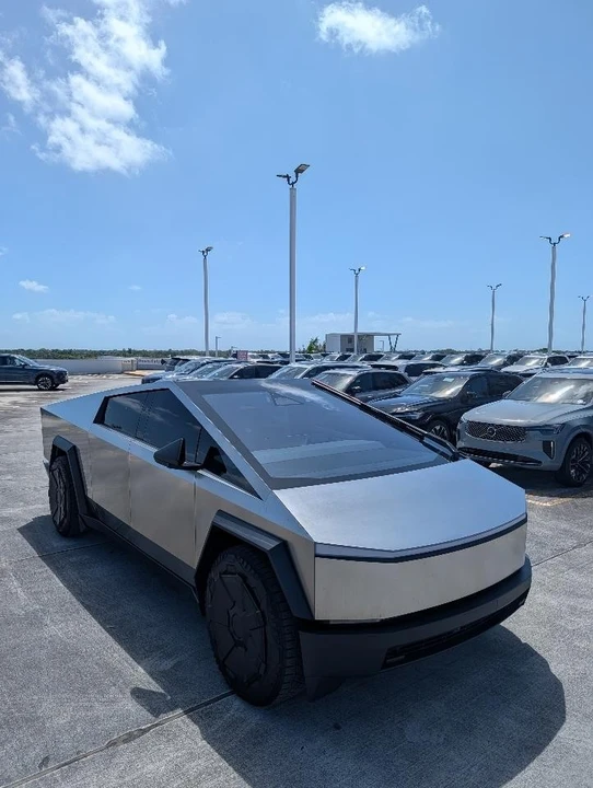 2024 Tesla Cybertruck - Image 3 of 21