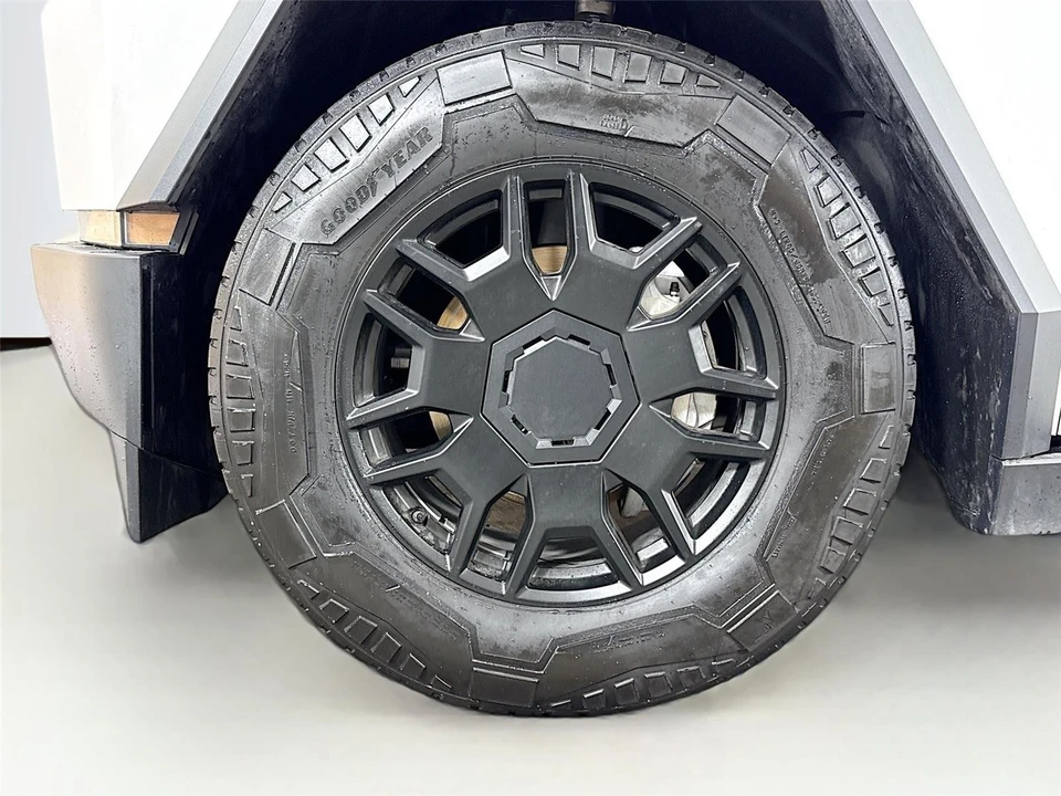 2024 Tesla Cybertruck - Image 13 of 15