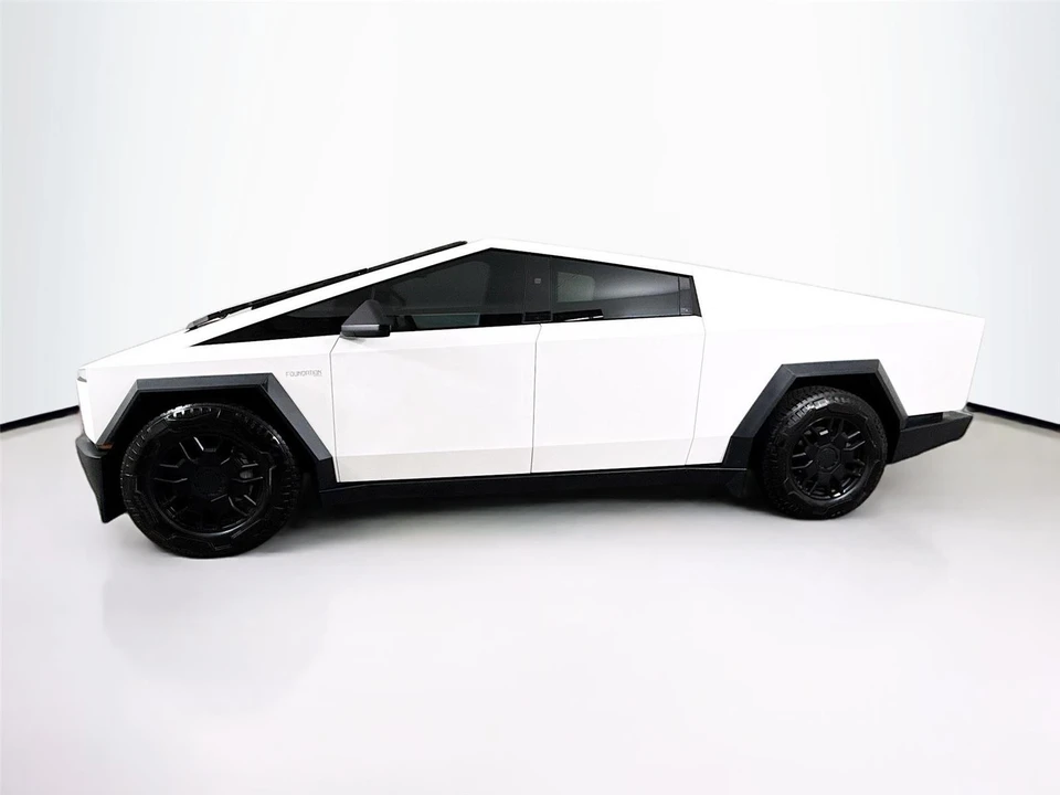 2024 Tesla Cybertruck - Image 20 of 21