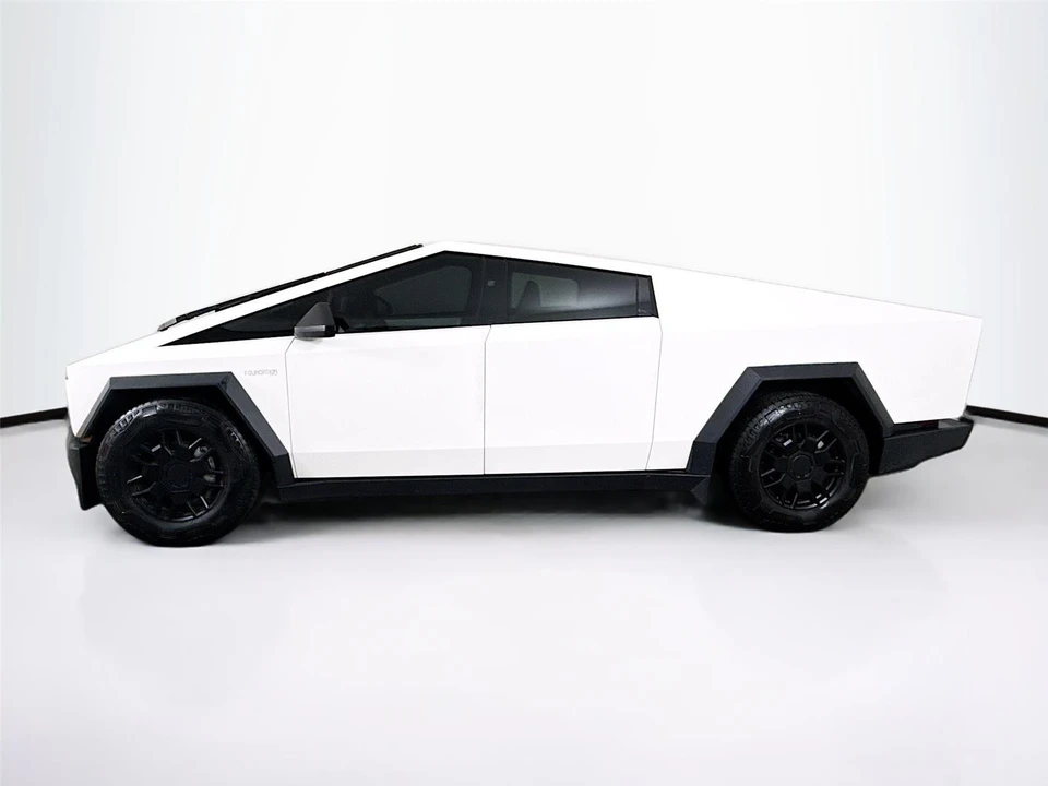 2024 Tesla Cybertruck - Image 11 of 15
