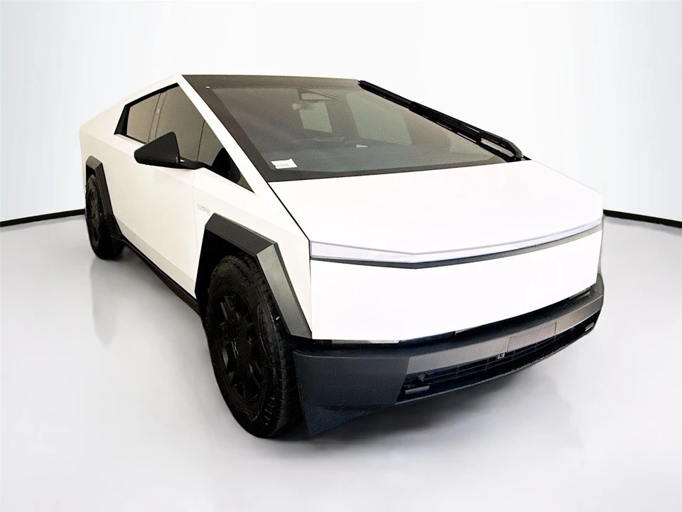 2024 Tesla Cybertruck - Image 15 of 15