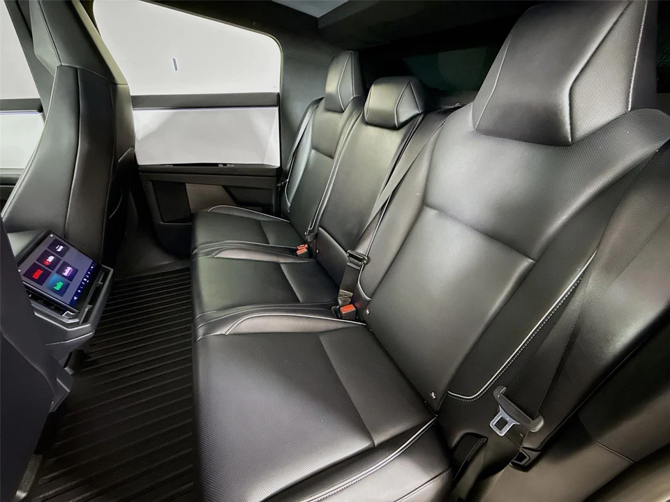 2024 Tesla Cybertruck - Image 10 of 21