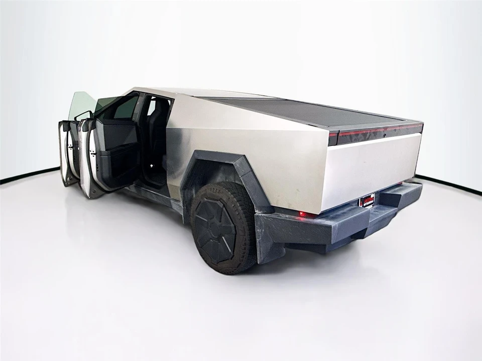 2024 Tesla Cybertruck - Image 15 of 15