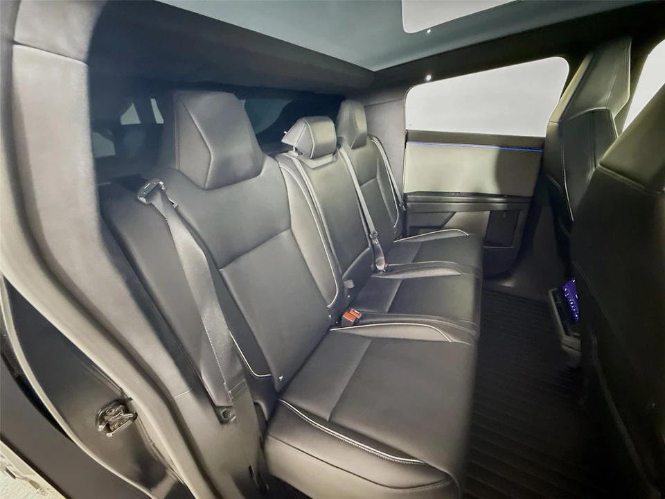 2024 Tesla Cybertruck - Image 16 of 21