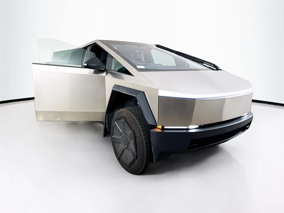 2024 Tesla Cybertruck - Image 14 of 15