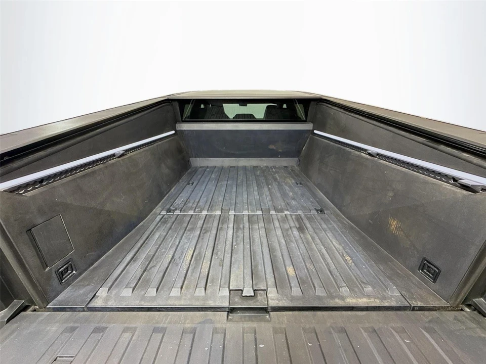 2024 Tesla Cybertruck - Image 14 of 21