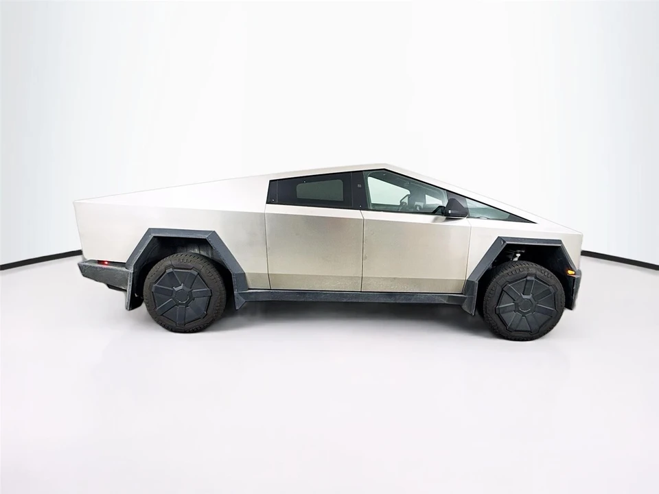 2024 Tesla Cybertruck - Image 10 of 15