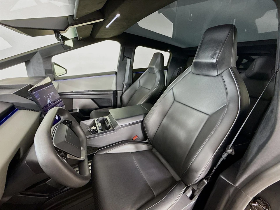 2024 Tesla Cybertruck - Image 2 of 21