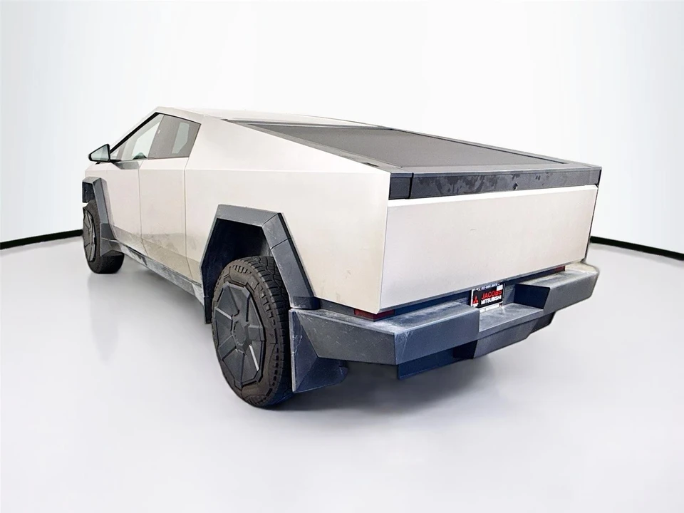 2024 Tesla Cybertruck - Image 8 of 15