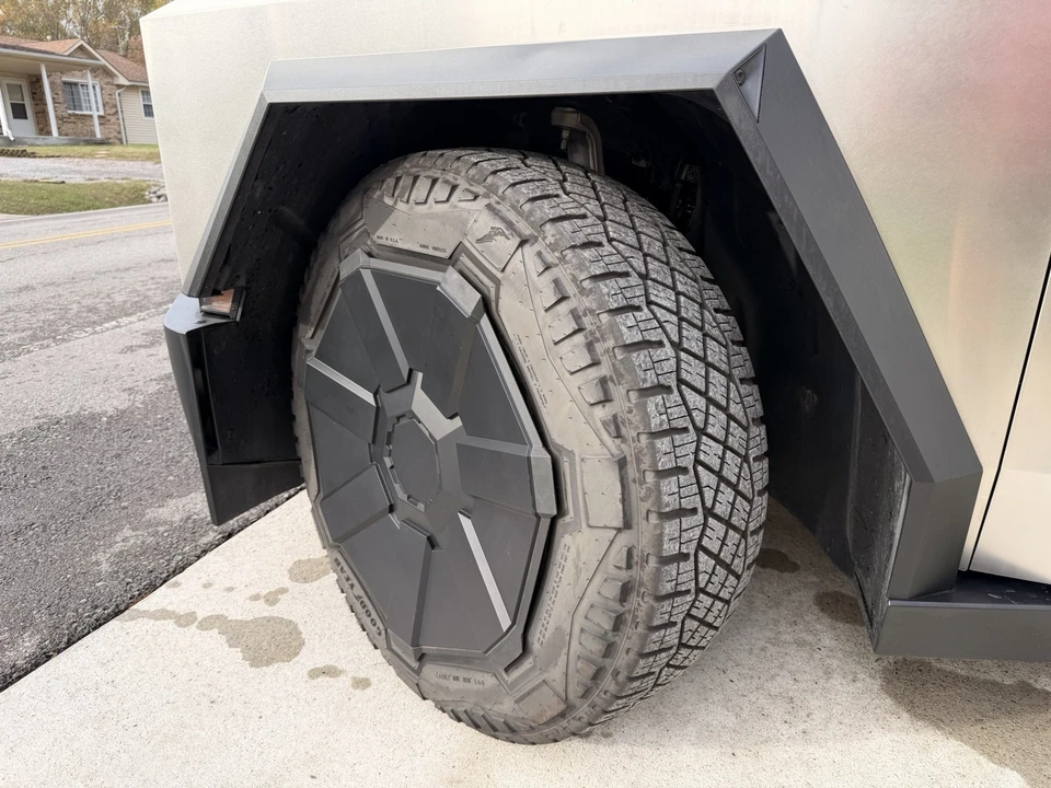 2024 Tesla Cybertruck - Image 10 of 21