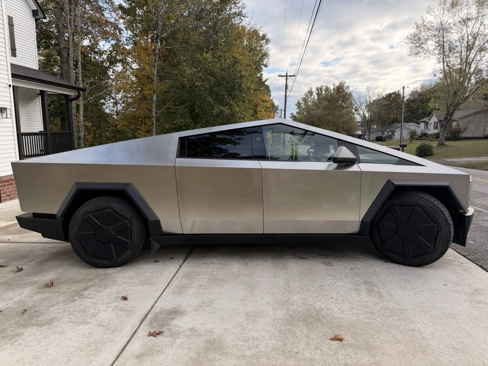 2024 Tesla Cybertruck - Image 14 of 21