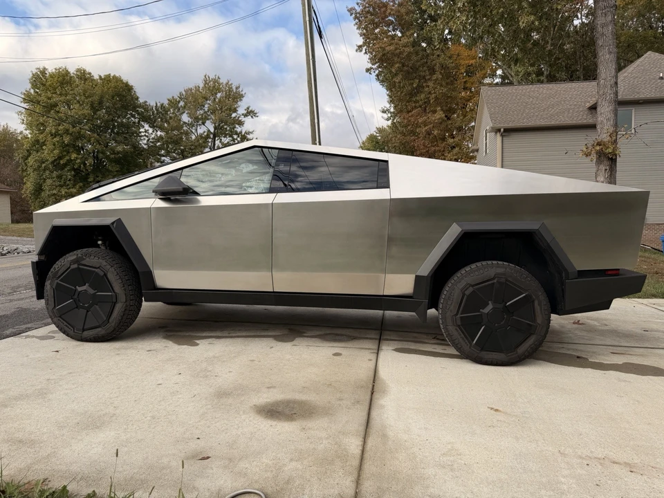 2024 Tesla Cybertruck - Image 18 of 21