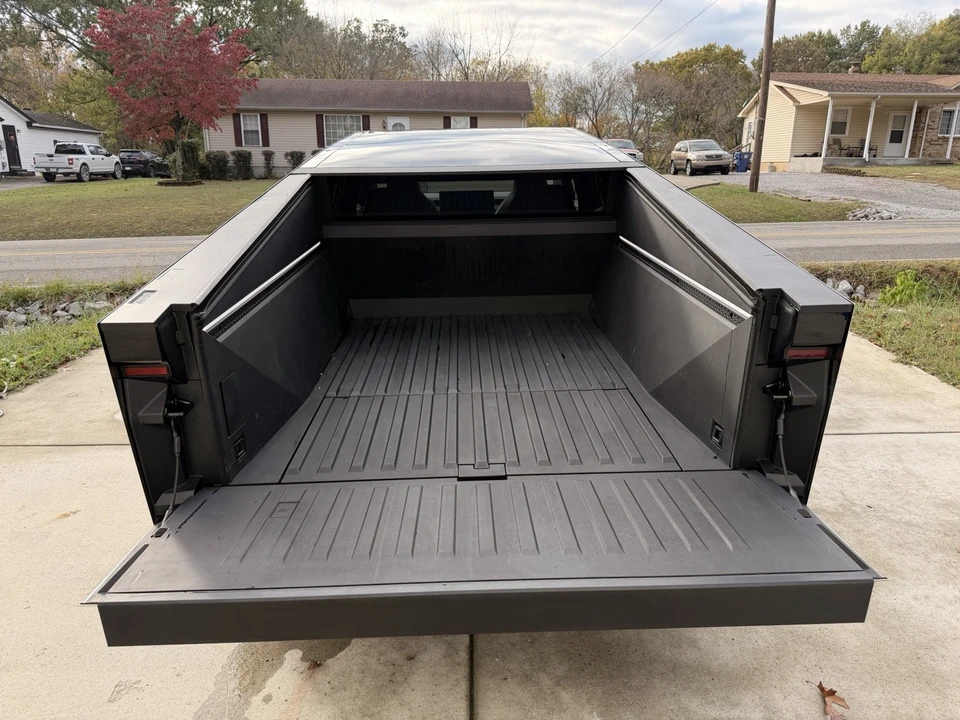 2024 Tesla Cybertruck - Image 6 of 21