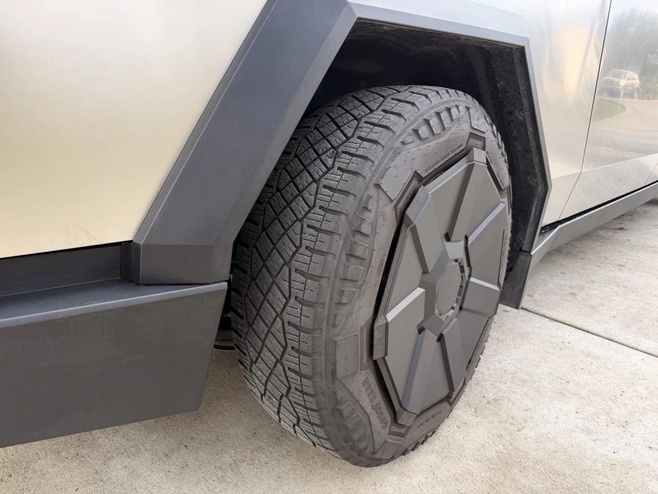 2024 Tesla Cybertruck - Image 12 of 21