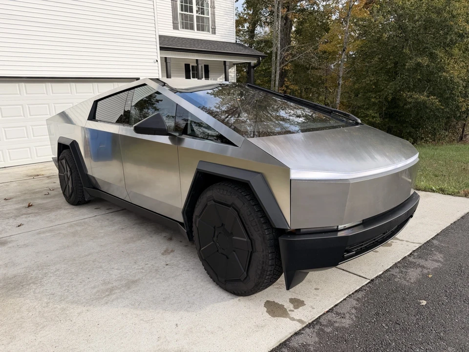 2024 Tesla Cybertruck - Image 2 of 21