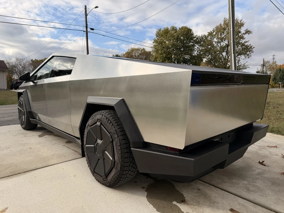 2024 Tesla Cybertruck - Image 17 of 21