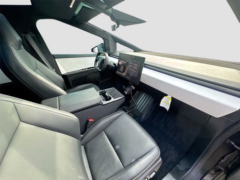 2024 Tesla Cybertruck - Image 10 of 16
