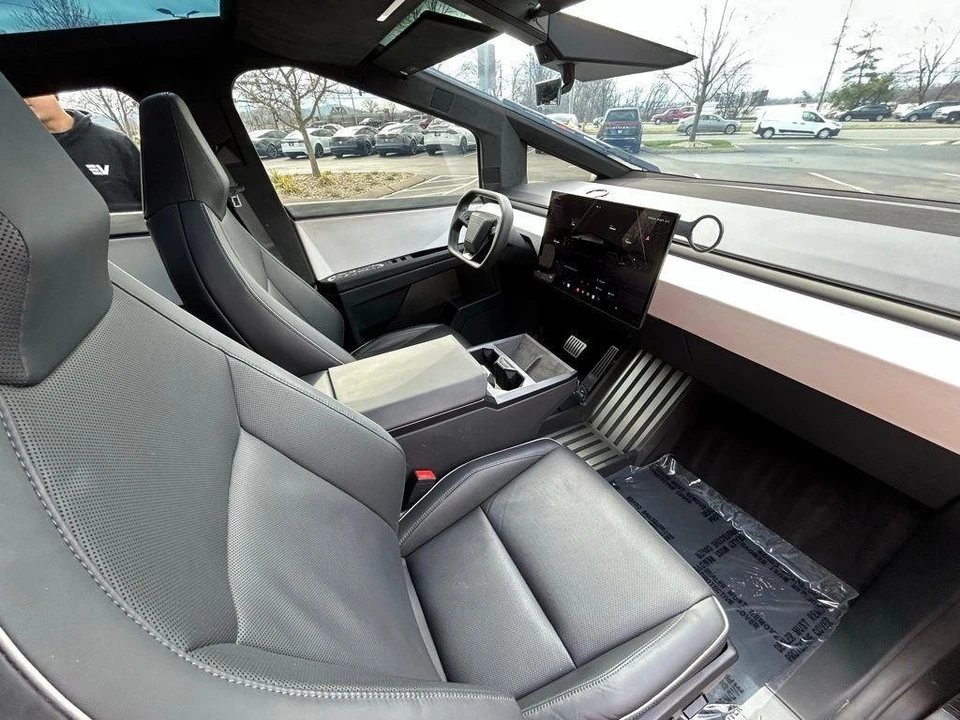 2024 Tesla Cybertruck - Image 10 of 15
