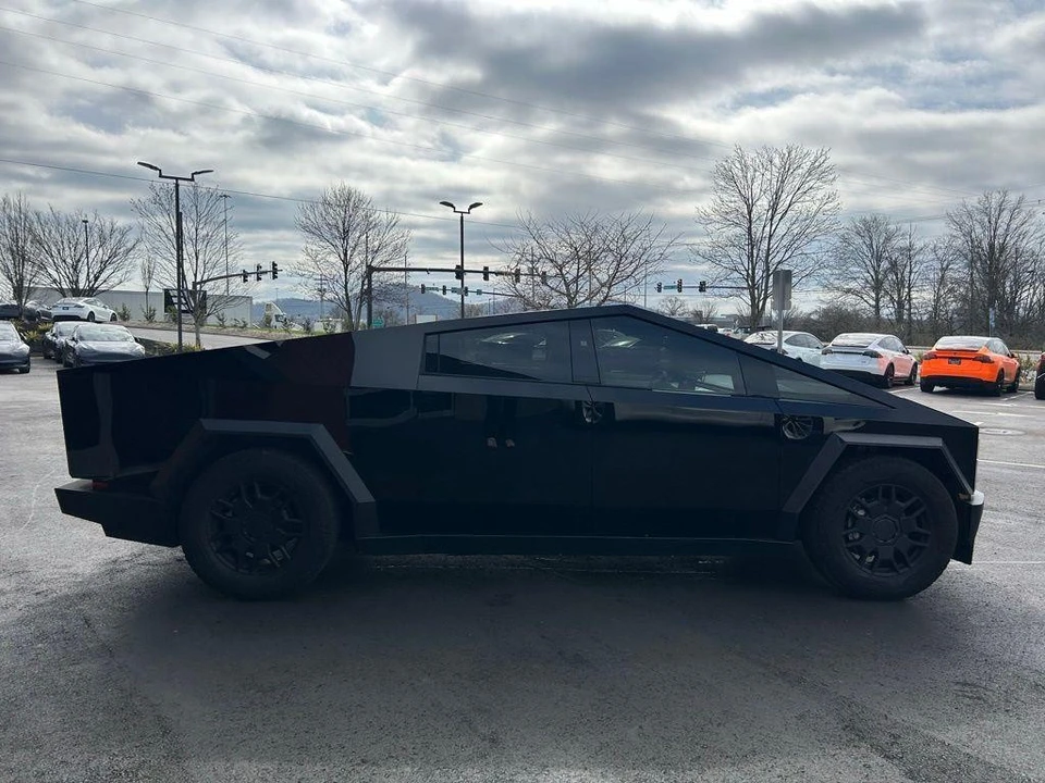 2024 Tesla Cybertruck - Image 4 of 15