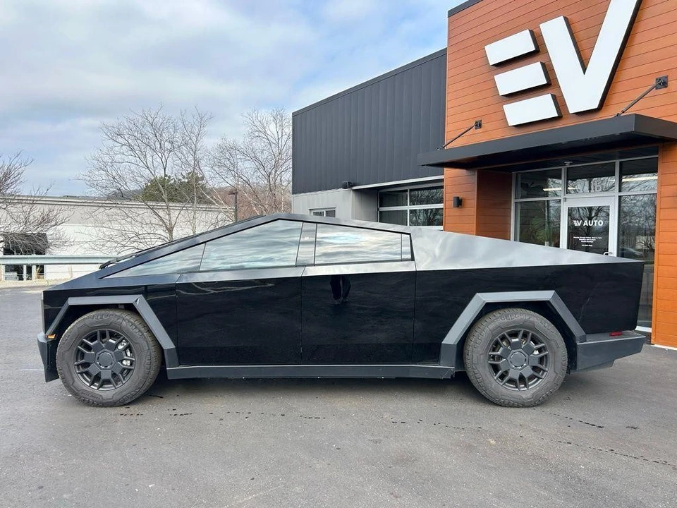2024 Tesla Cybertruck - Image 5 of 15