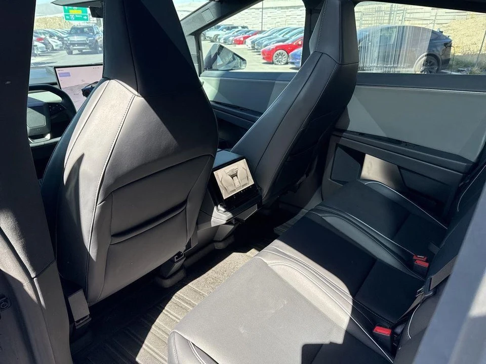 2024 Tesla Cybertruck - Image 15 of 21