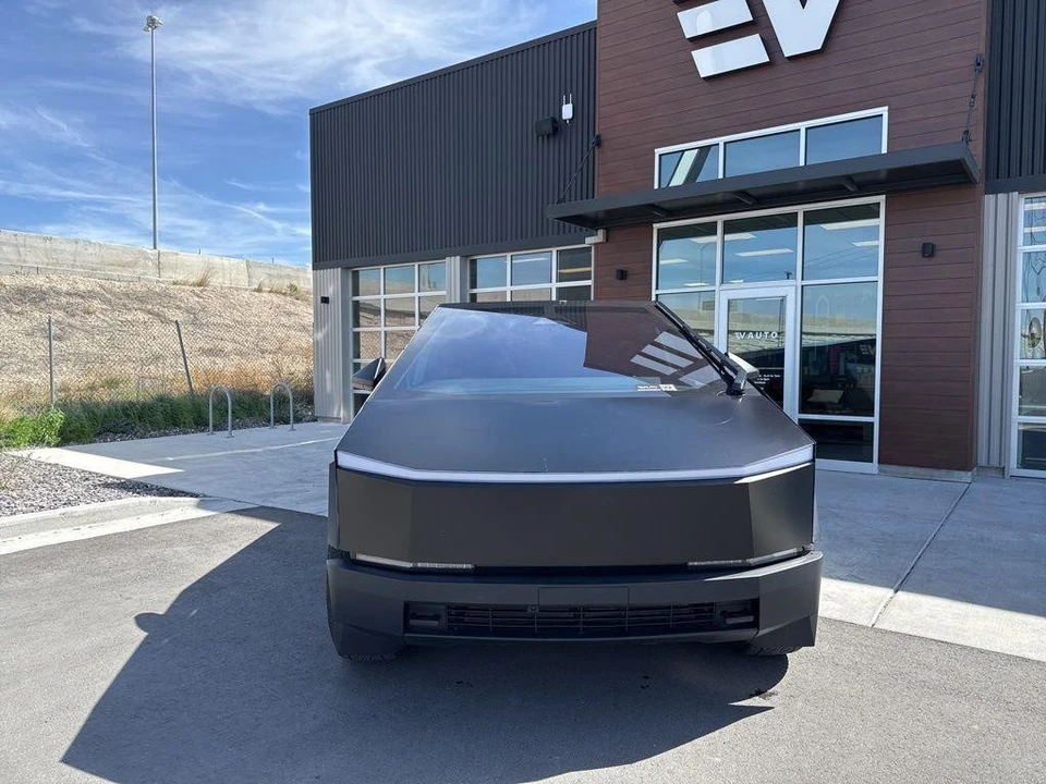 2024 Tesla Cybertruck - Image 3 of 21