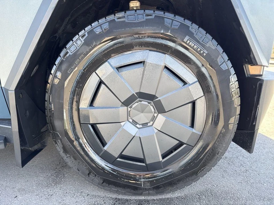2024 Tesla Cybertruck - Image 10 of 21