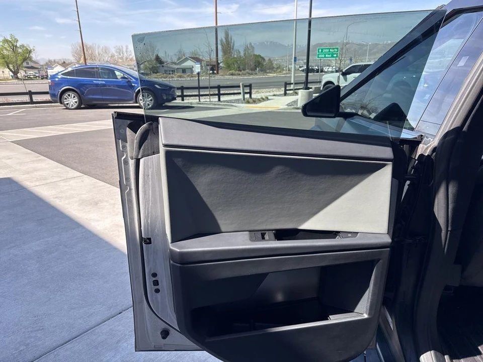 2024 Tesla Cybertruck - Image 14 of 21