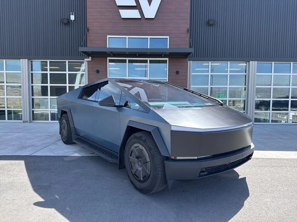 2024 Tesla Cybertruck - Image 2 of 21