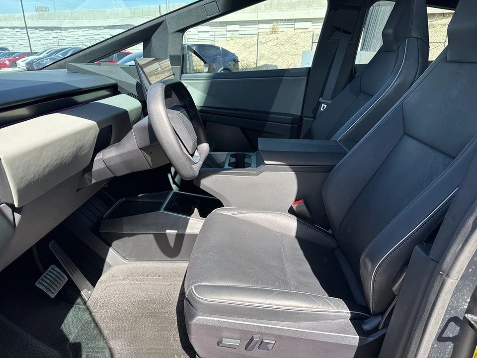 2024 Tesla Cybertruck - Image 13 of 21