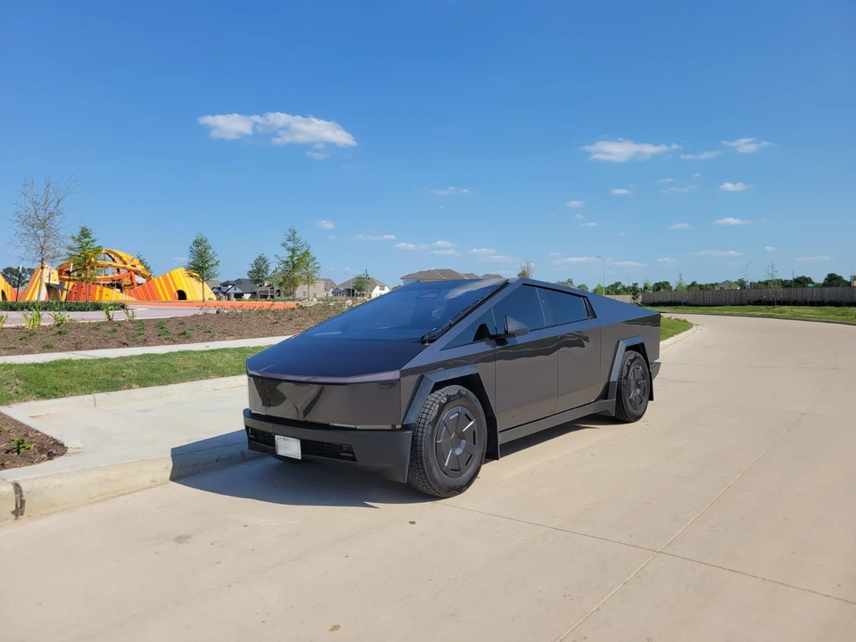 2024 Tesla Cybertruck - Image 2 of 2
