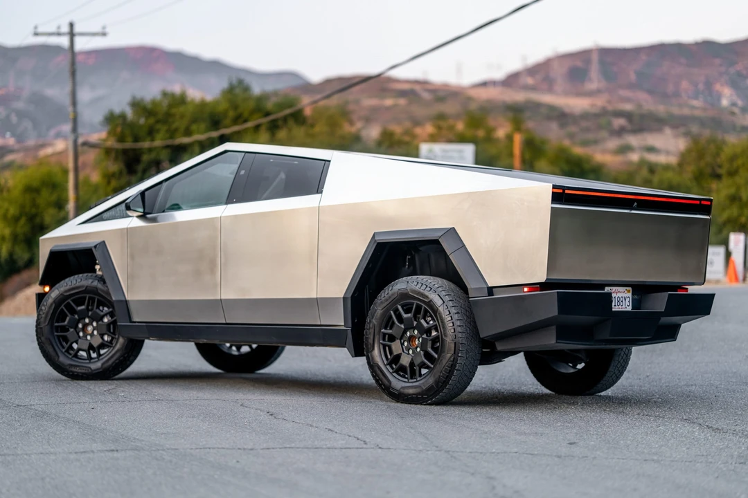 2024 Tesla Cybertruck - Image 8 of 31
