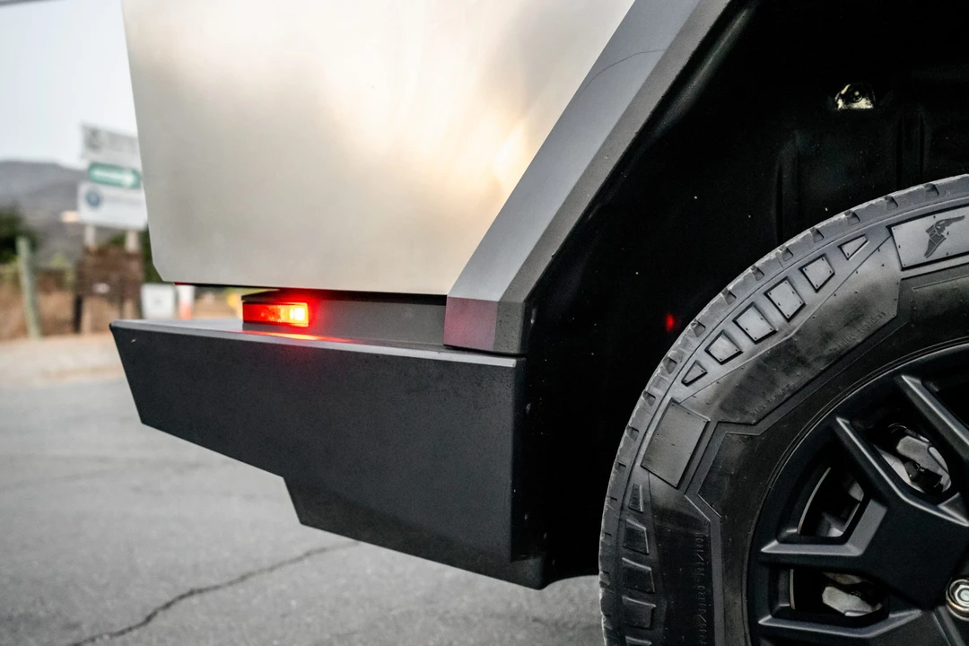 2024 Tesla Cybertruck - Image 18 of 31